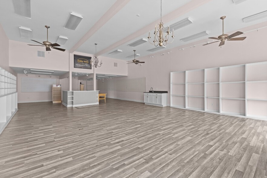 More Photos Of 132 S Main St, Warrenton Storefront For Sale