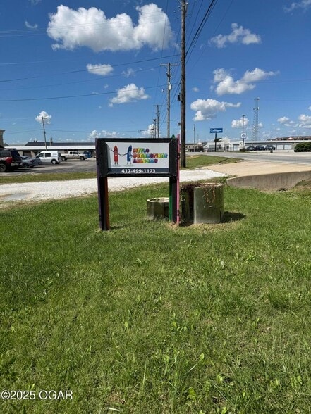 More Photos Of 3820 E 20th St, Joplin Specialty For Sale