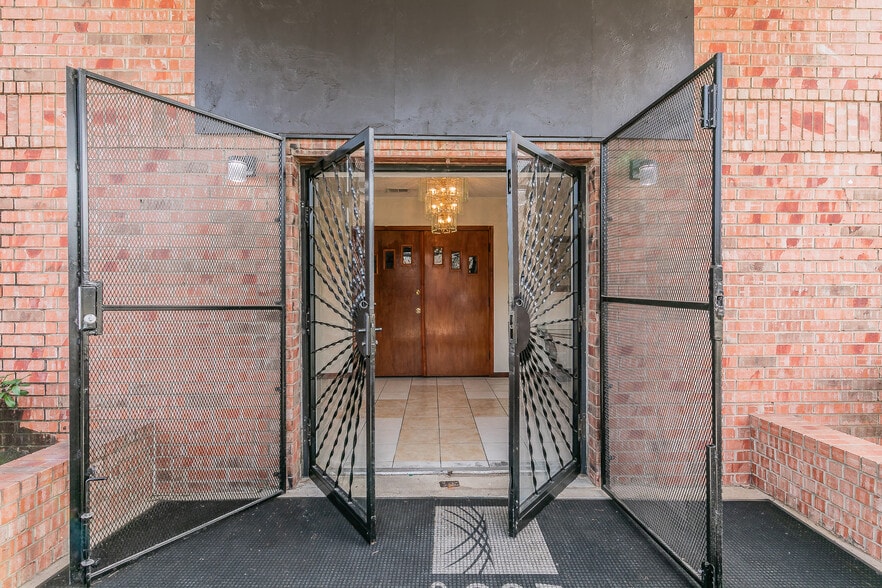 More Photos Of 5007 Ivy Ln, Dallas Religious Facility For Sale