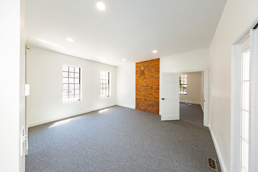 More Photos Of 30-40 E Columbus St, Columbus Unknown For Lease