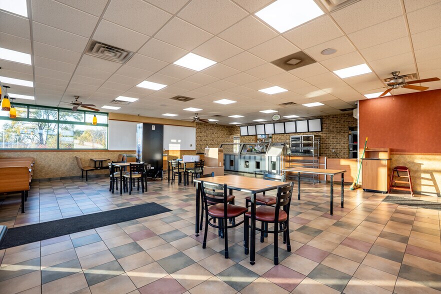 More Photos Of 237 Commercial St, Marseilles Fast Food For Sale