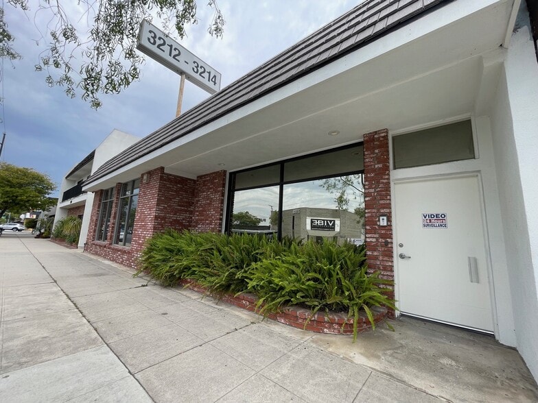 More Photos Of 3212-3214 W Burbank Blvd, Burbank Office For Lease