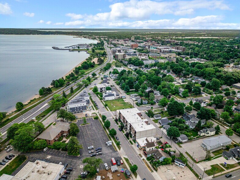 More Photos Of 607 Randolph St, Traverse City Medical For Sale