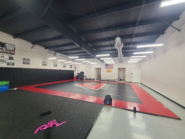 More Photos Of 12515 Business Highway 287 N, Fort Worth Industrial For Lease