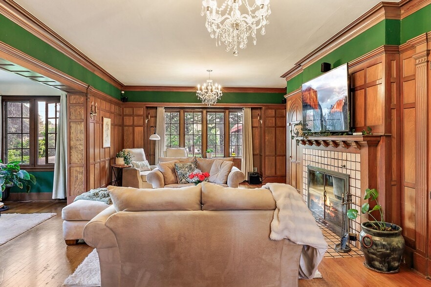 More Photos Of 2336 Table Rock Rd, Medford Freestanding For Sale