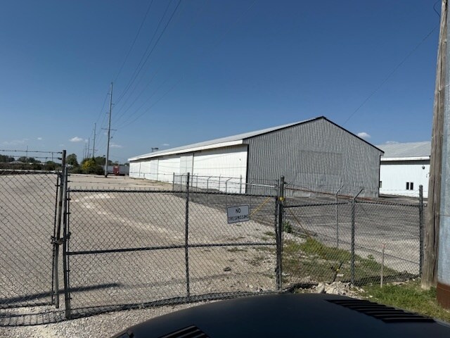 More Photos Of 951 Maxwell Ave, Evansville Light Manufacturing For Sale
