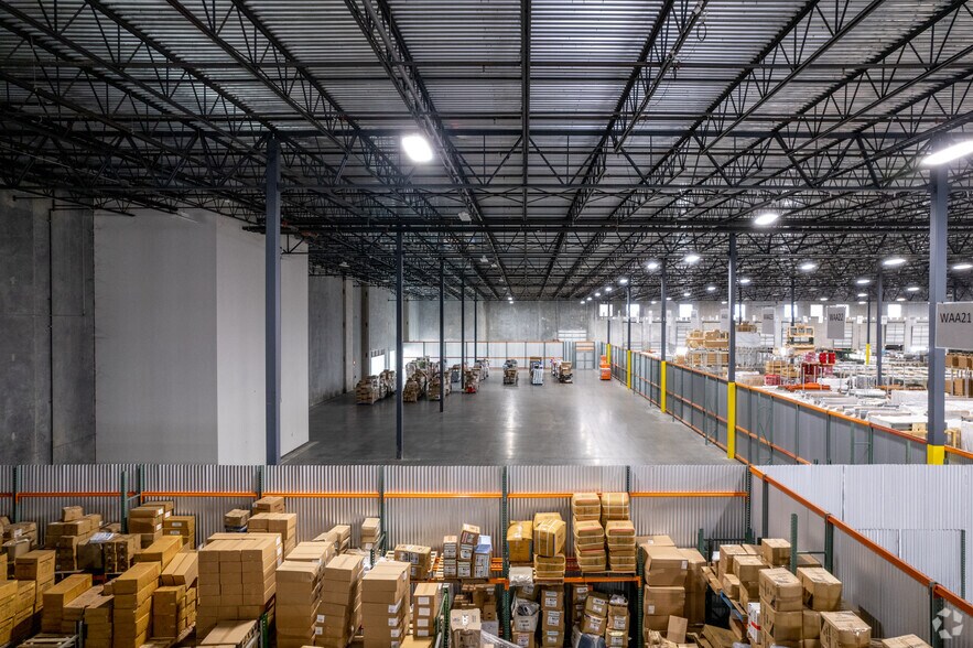 More Photos Of 10565 Red Bluff Rd, Pasadena Distribution For Lease