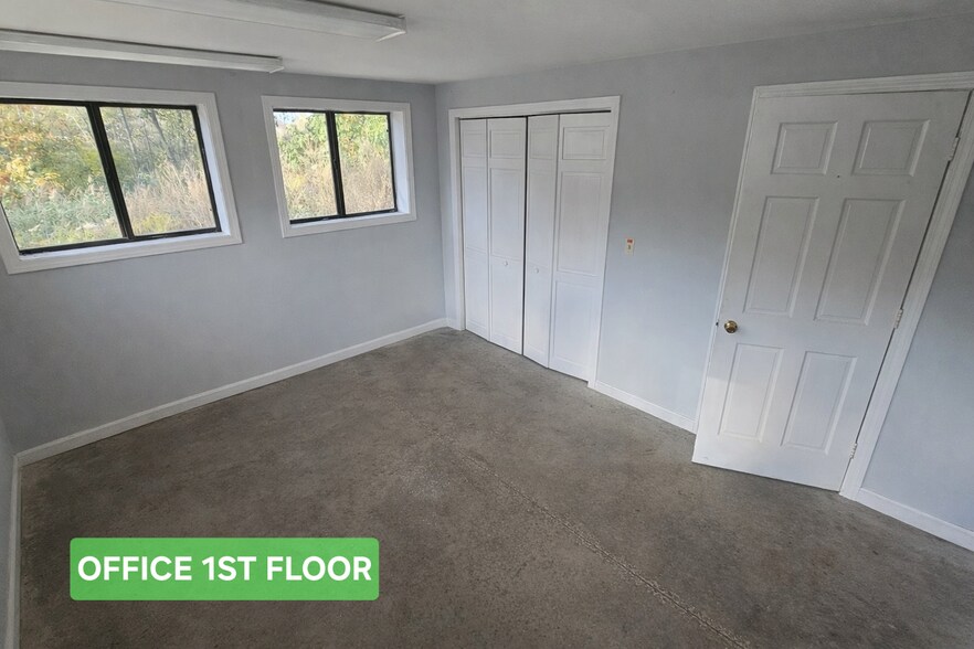 More Photos Of 21 Ranger Dr, Kittery Light Distribution For Sale