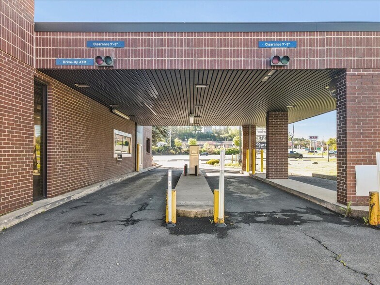 More Photos Of 209 Skyline Dr, East Stroudsburg Freestanding For Lease