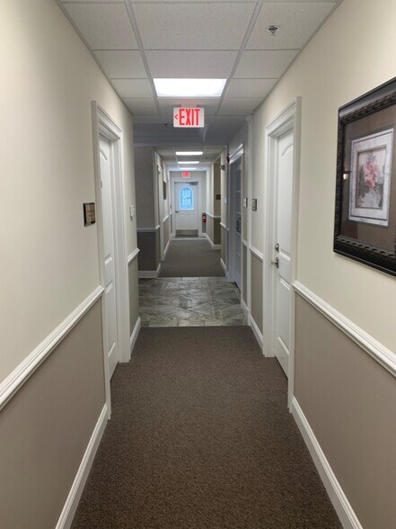 More Photos Of 18 Kings Hwy, Middletown Office For Sale