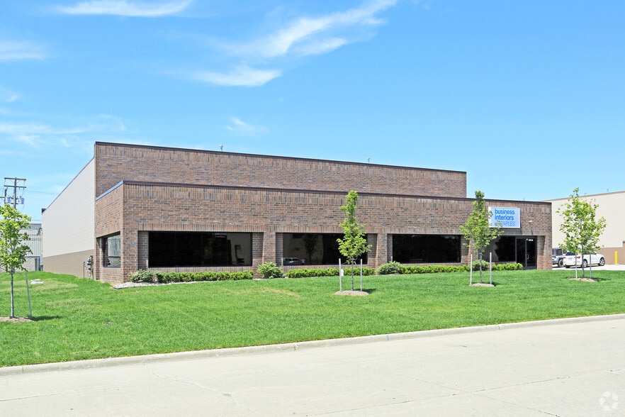 More Photos Of 36935 Metro Ct, Sterling Heights Manufacturing For Lease