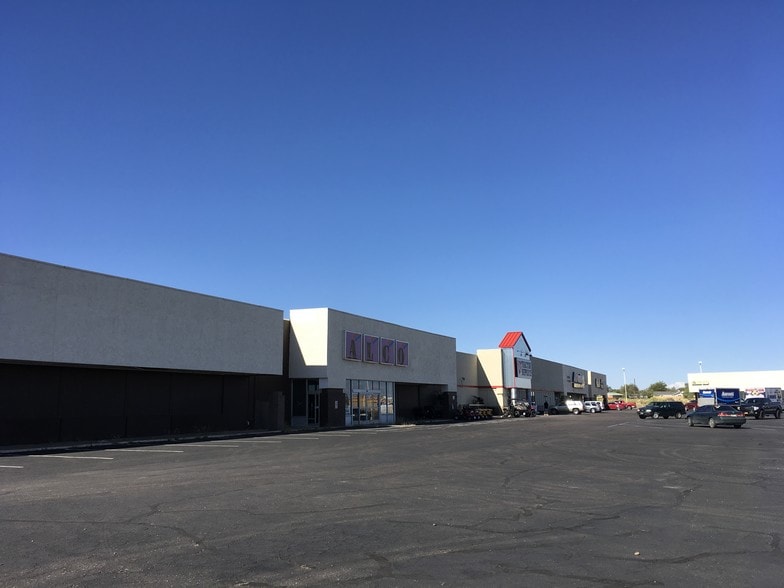 More Photos Of 1501-1531 Navajo Blvd, Holbrook Storefront For Lease