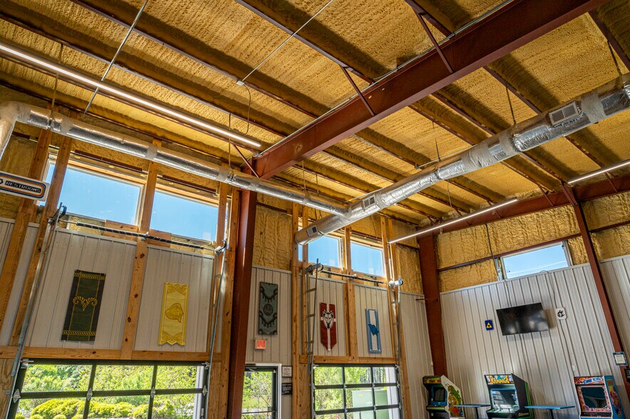 More Photos Of 8120 Windsor Hill Blvd, North Charleston Light Distribution For Sale