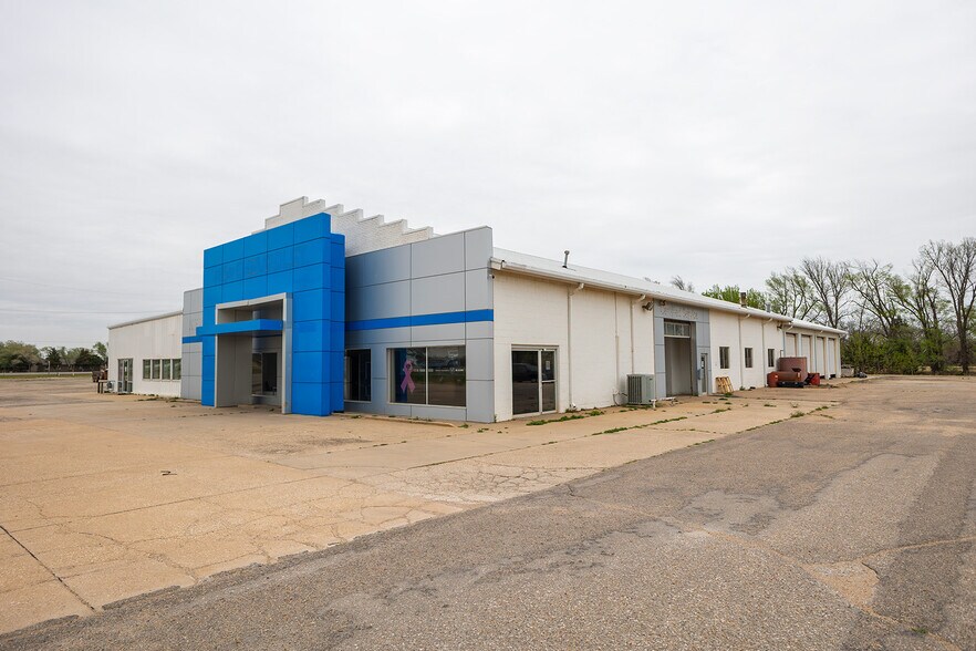 More Photos Of 890 N State Road 14, Harper Auto Dealership For Sale