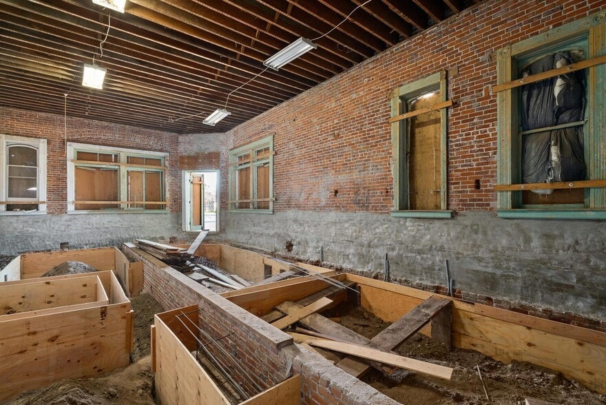 More Photos Of 2195 California St, Sutter Flex For Sale