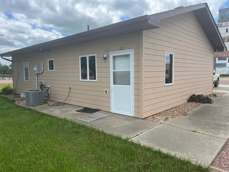 More Photos Of 110 Main St, Salem Office For Sale