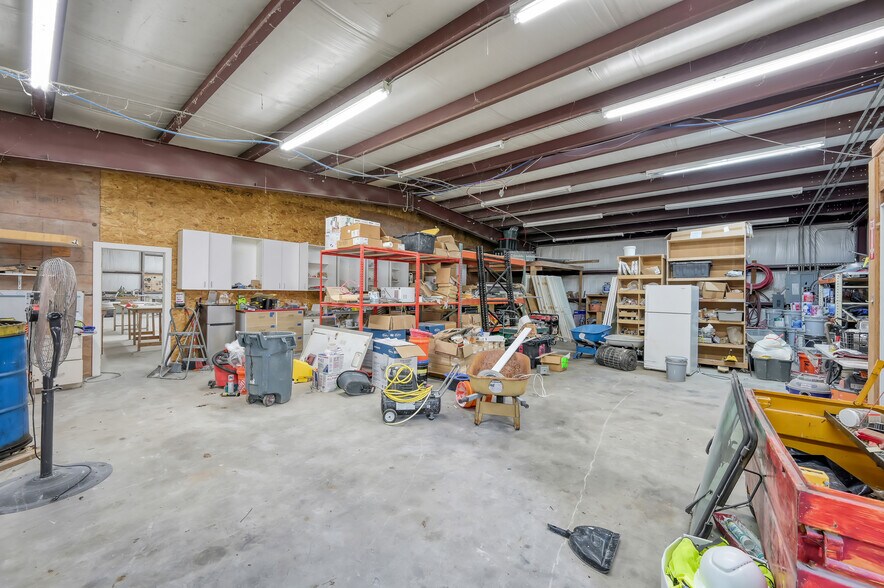 More Photos Of 2745 Interstate 45 S, New Waverly Manufacturing For Sale