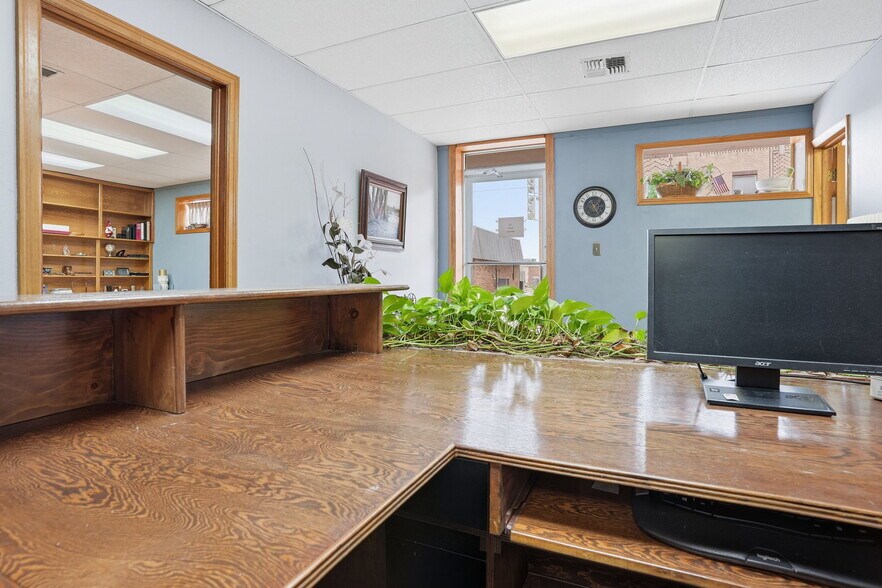 More Photos Of 115 N Jefferson Ave, Elk City Office For Sale