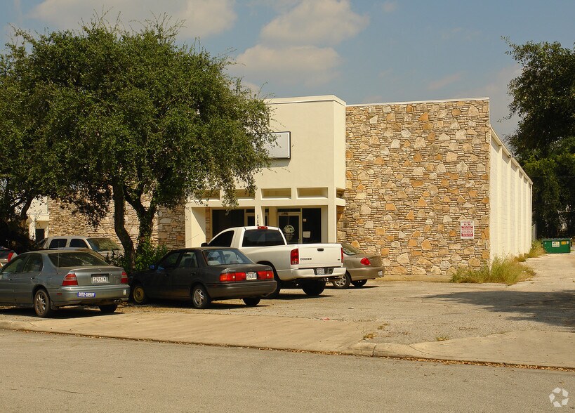 More Photos Of 11910 Radium St, San Antonio Industrial For Lease