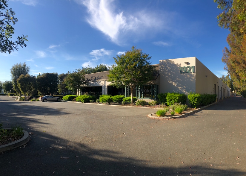 More Photos Of 1921 Carnegie Ave, Santa Ana Industrial For Sale