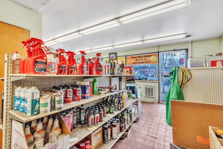 More Photos Of 467 Main St, Wilbraham Service Station For Sale