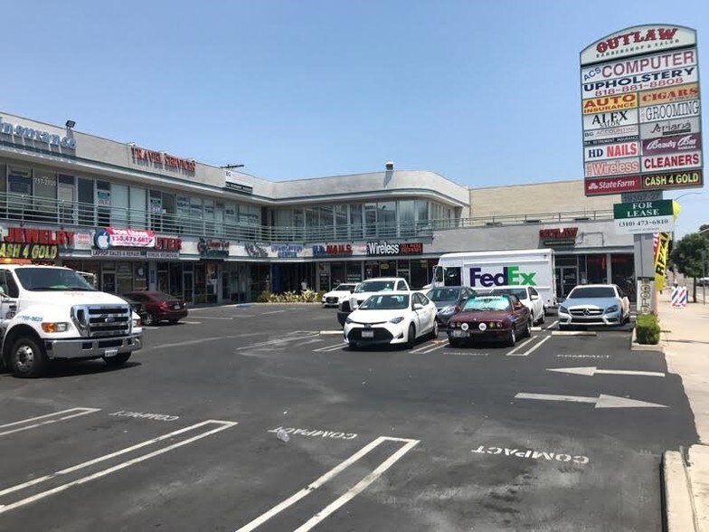 More Photos Of 19307-19327 Ventura Blvd, Tarzana Storefront Retail Office For Lease