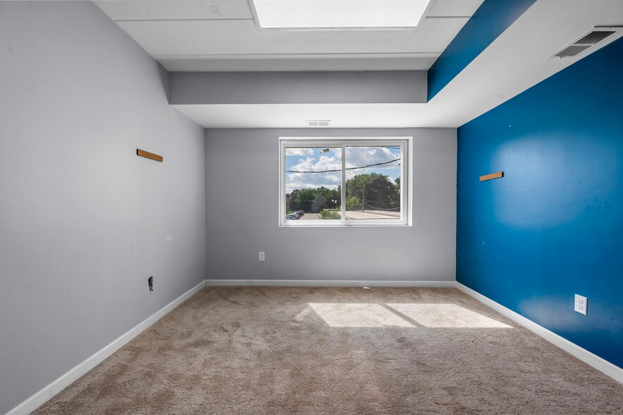 More Photos Of 735-737 Snelling Ave N, Saint Paul Storefront Retail Office For Lease