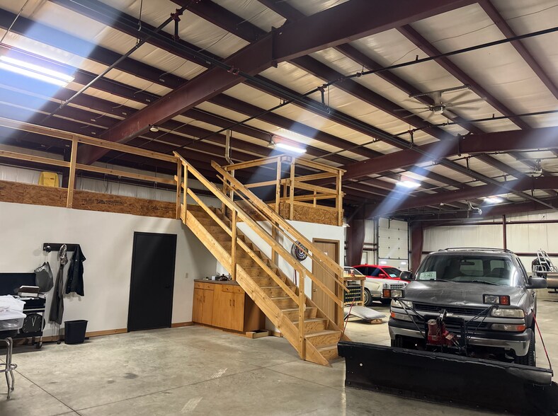 More Photos Of 605 S Lyons Ave, Sioux Falls Warehouse For Sale