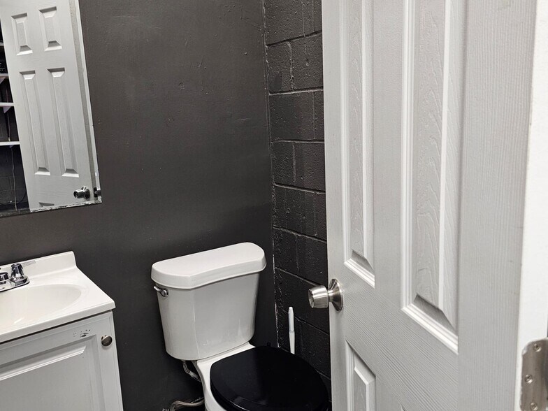 More Photos Of 2517-2549 Gresham Rd SE, Atlanta Unknown For Lease