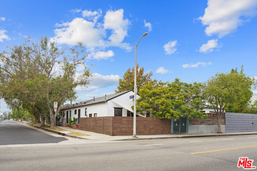 Primary Photo Of 535 Rose Ave, Venice Apartments For Sale