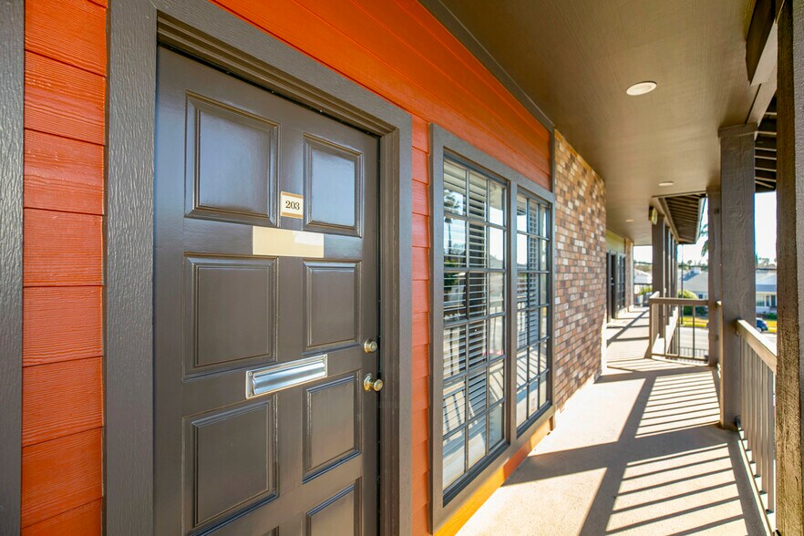 More Photos Of 207 W Alameda Ave, Burbank Office For Sale