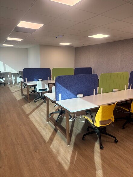 More Photos Of 6698 68th Ave N, Pinellas Park Coworking Space