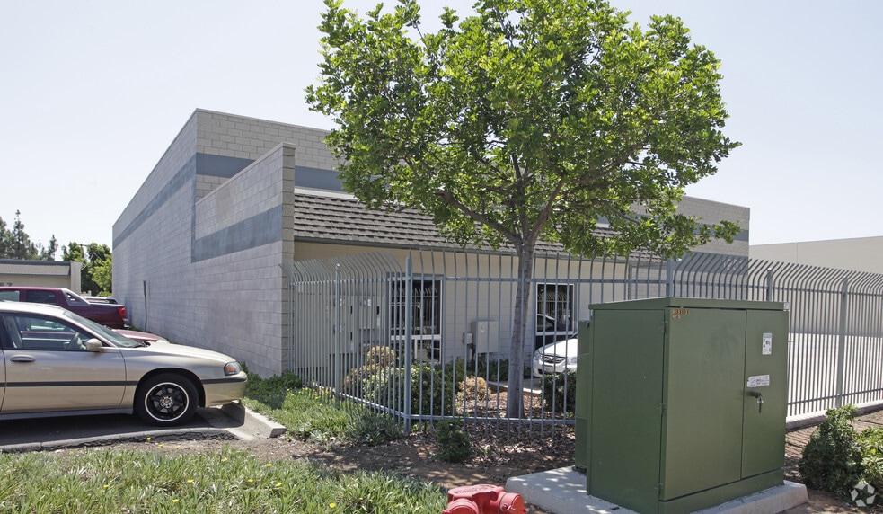 More Photos Of 1251 Greenfield Dr, El Cajon Warehouse For Lease