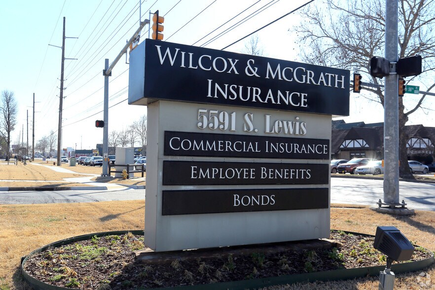 More Photos Of 5591 S Lewis Ave, Tulsa Office For Lease