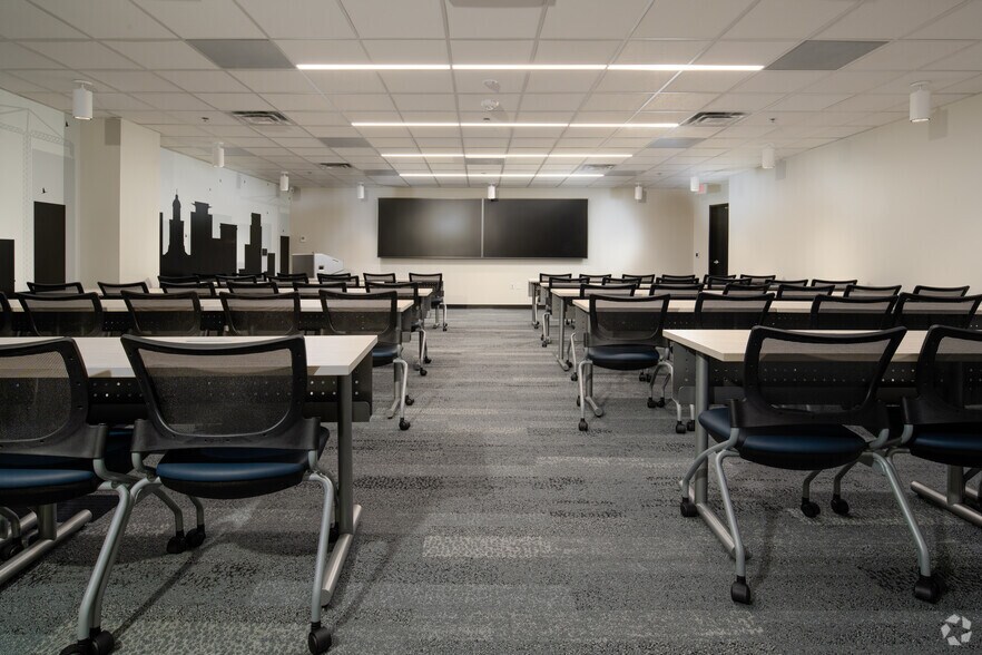 More Photos Of 4055 International Plz, Fort Worth Office For Lease