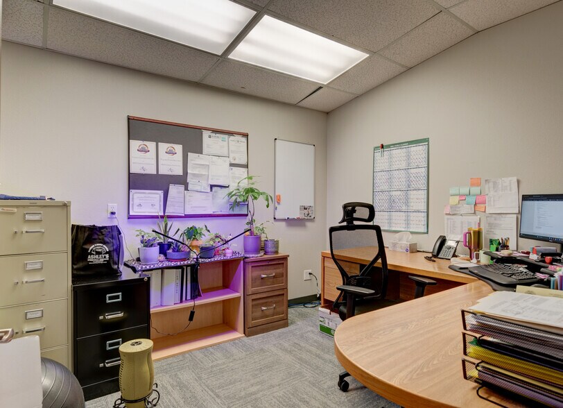 More Photos Of 499 NE Midway Blvd, Oak Harbor Office For Sale