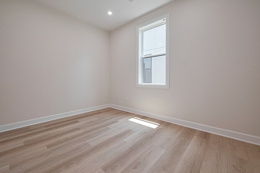 More Photos Of 1325 Main St, Katy Office Residential For Lease