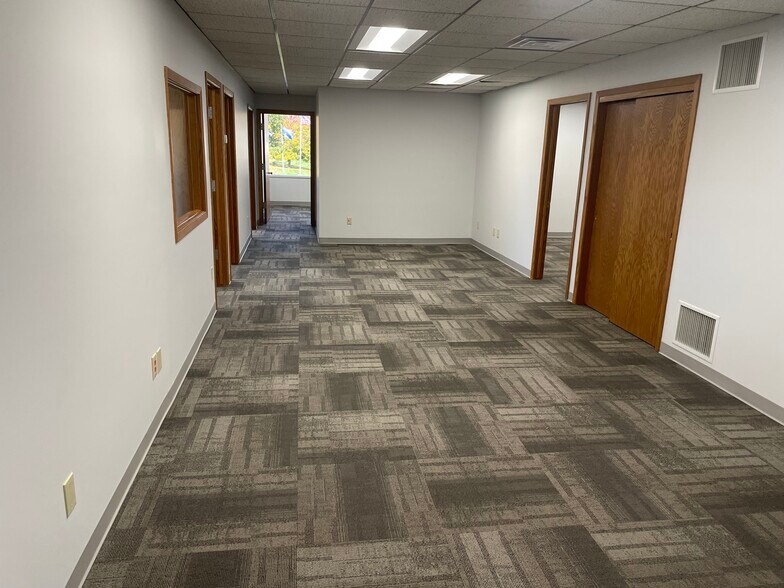 More Photos Of 555 S Industrial Dr, Hartland Office For Lease