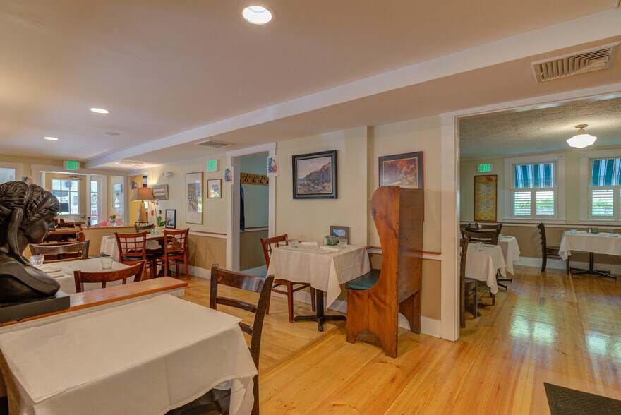 More Photos Of 200 Shore Rd, Ogunquit Restaurant For Sale
