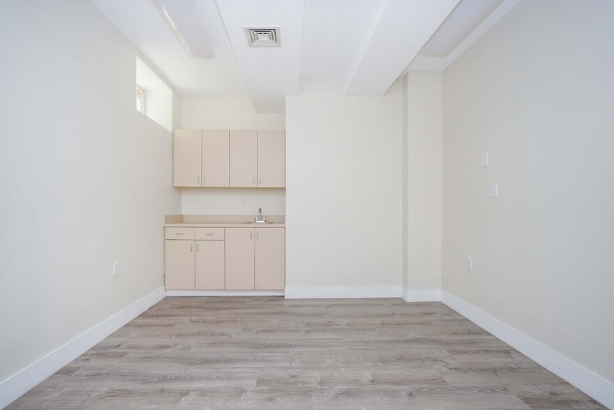 More Photos Of 76 Battery Ave, Brooklyn Apartments For Lease