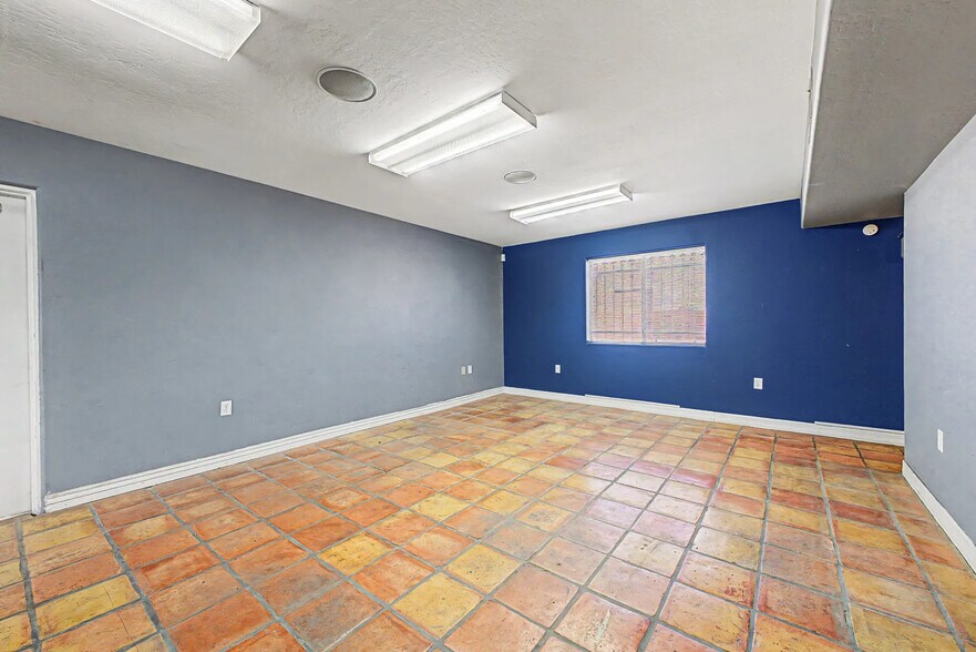 More Photos Of 3532 E Elwood St, Phoenix Warehouse For Lease