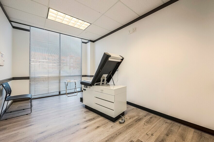 More Photos Of 13111 Westheimer Rd, Houston Office For Sale