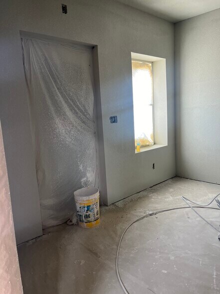 More Photos Of 1045 Sales Dr, Waxahachie General Retail For Lease