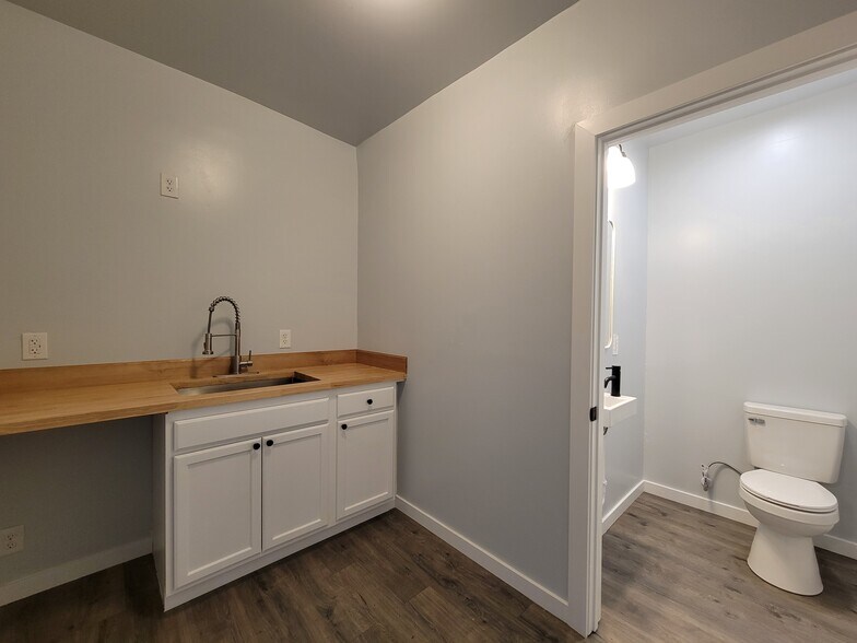 More Photos Of 311 NW Kerron Ave, Winlock Office Residential For Sale