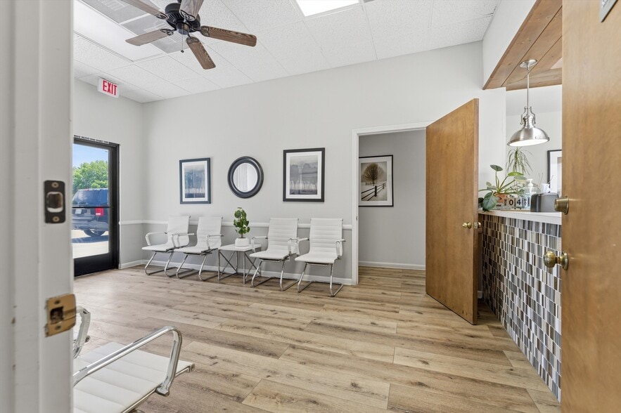 More Photos Of 44709 Date Ave, Lancaster Medical For Sale