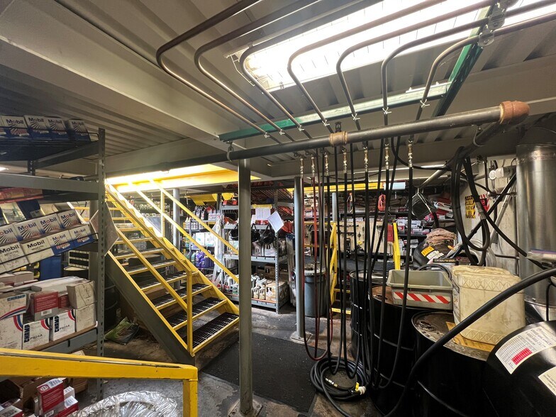 More Photos Of 358 W Louise St, Clarkesville Auto Repair For Sale