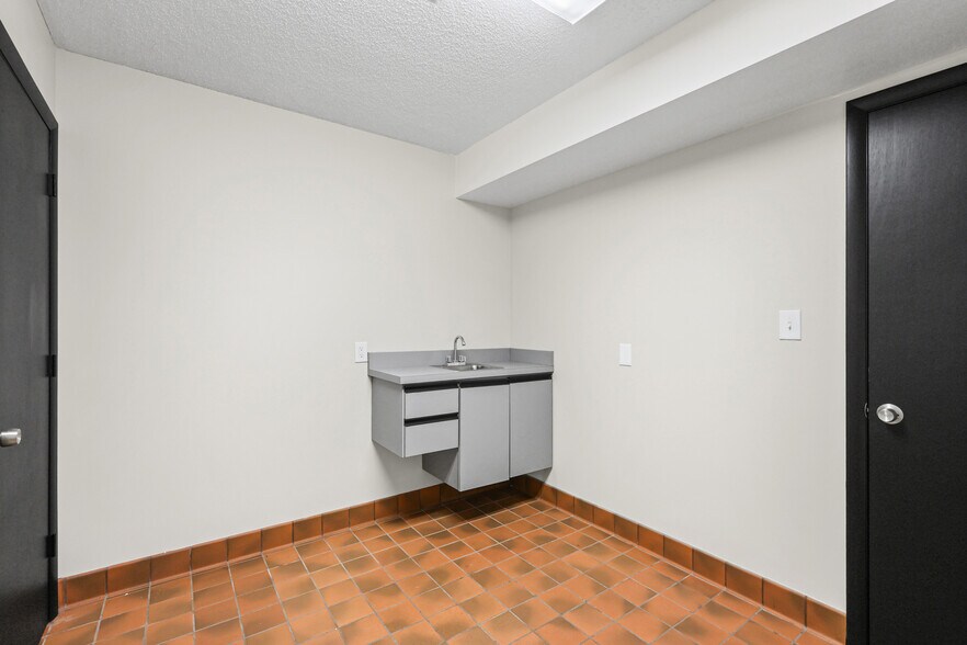 More Photos Of 11 S 2nd St, Festus Office For Sale