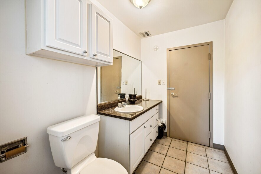 More Photos Of 207 Hawthorne Ave, Saint Joseph Warehouse For Sale