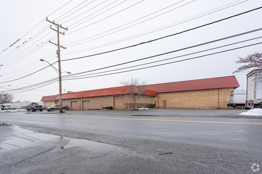 More Photos Of 3319-3369 Hollins Ferry Rd, Lansdowne Industrial For Sale
