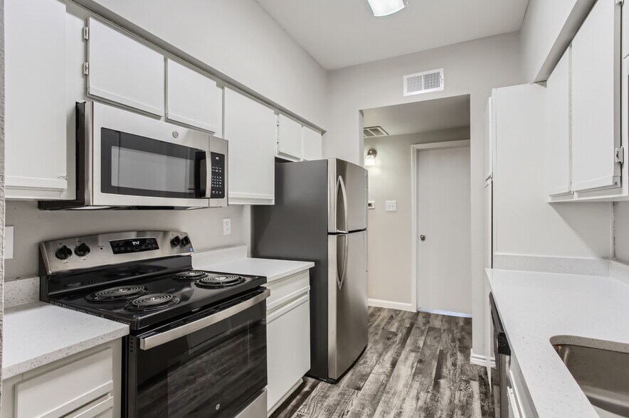 More Photos Of 12380 Wood Bayou Dr, Houston Apartments For Sale